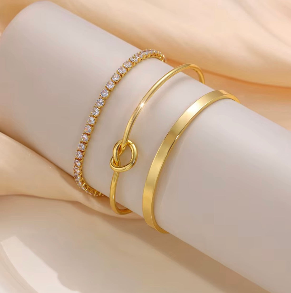 So Chic - 3pcs Stainless Steel Gold Plated Bracelets / 3pieces bracelets en acier inoxydable plaqué or