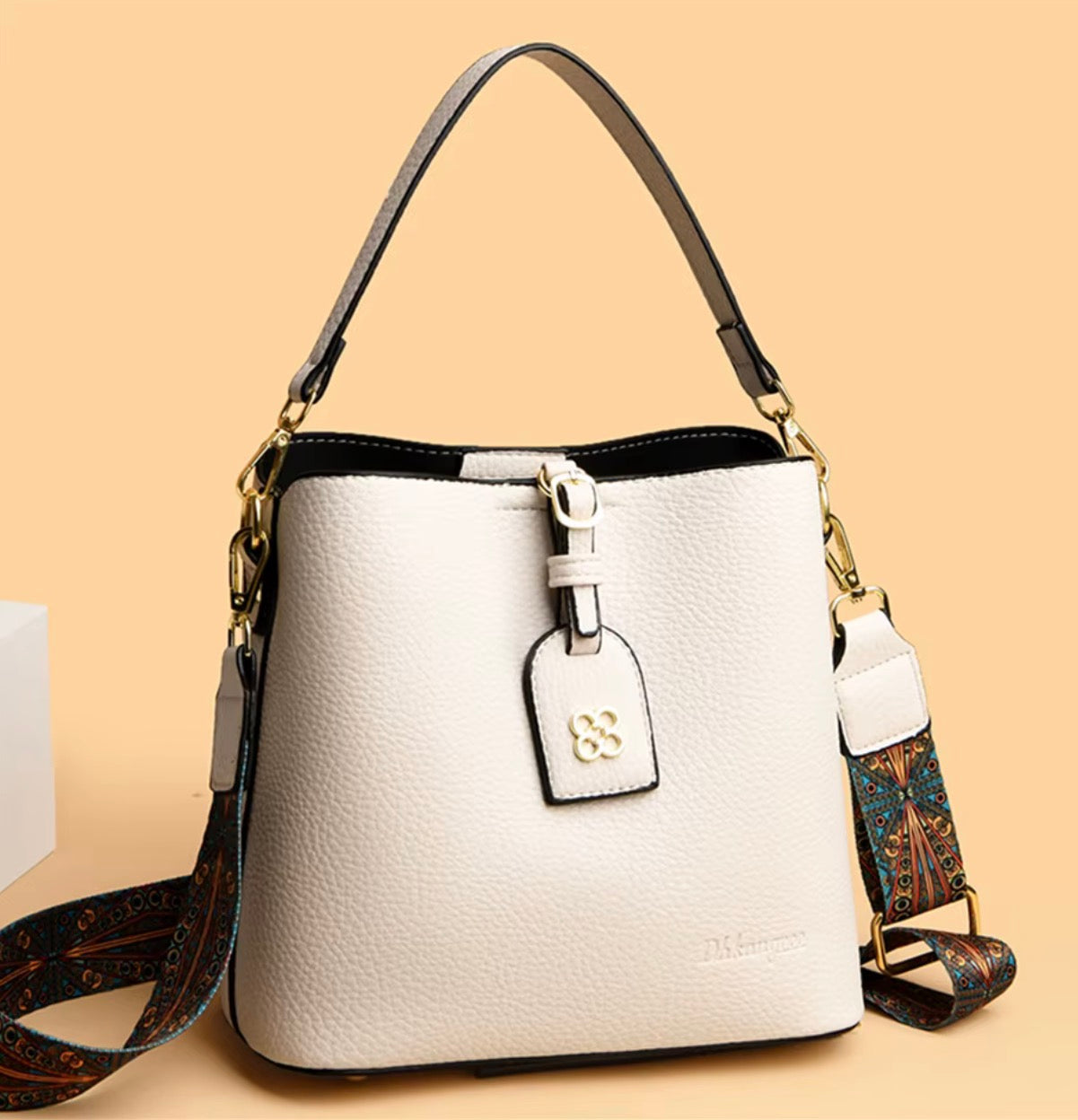 Classy lady - Leather Women's Handbag / Sac en cuir pour Femmes