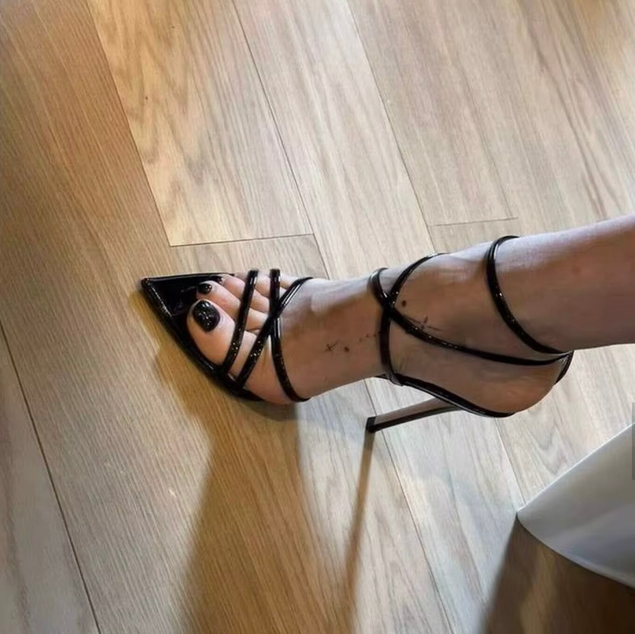 Sexy Temperament - with French stilettos / heels, talons pour femmes