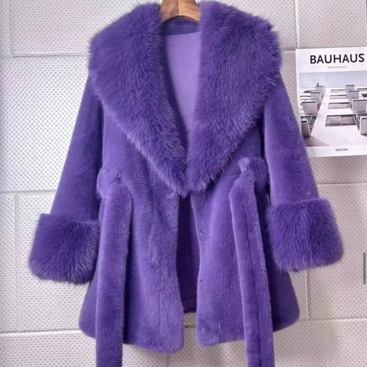 Yes, I Am - Coats / manteau en fausse fourrure