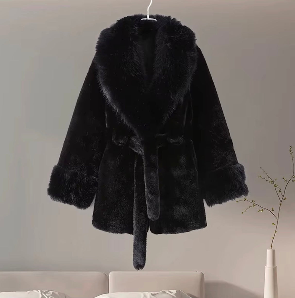 Yes, I Am - Coats / manteau en fausse fourrure