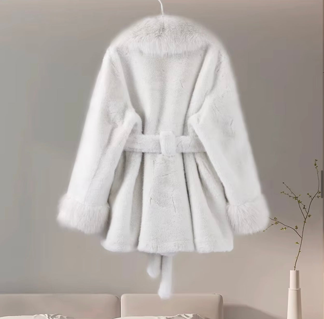 Yes, I Am - Coats / manteau en fausse fourrure