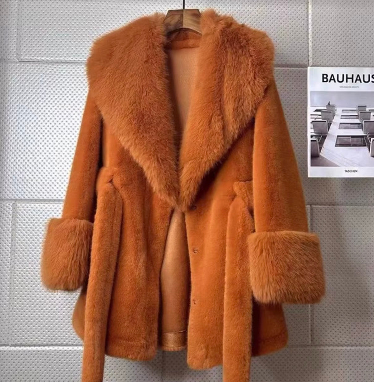 Yes, I Am - Coats / manteau en fausse fourrure