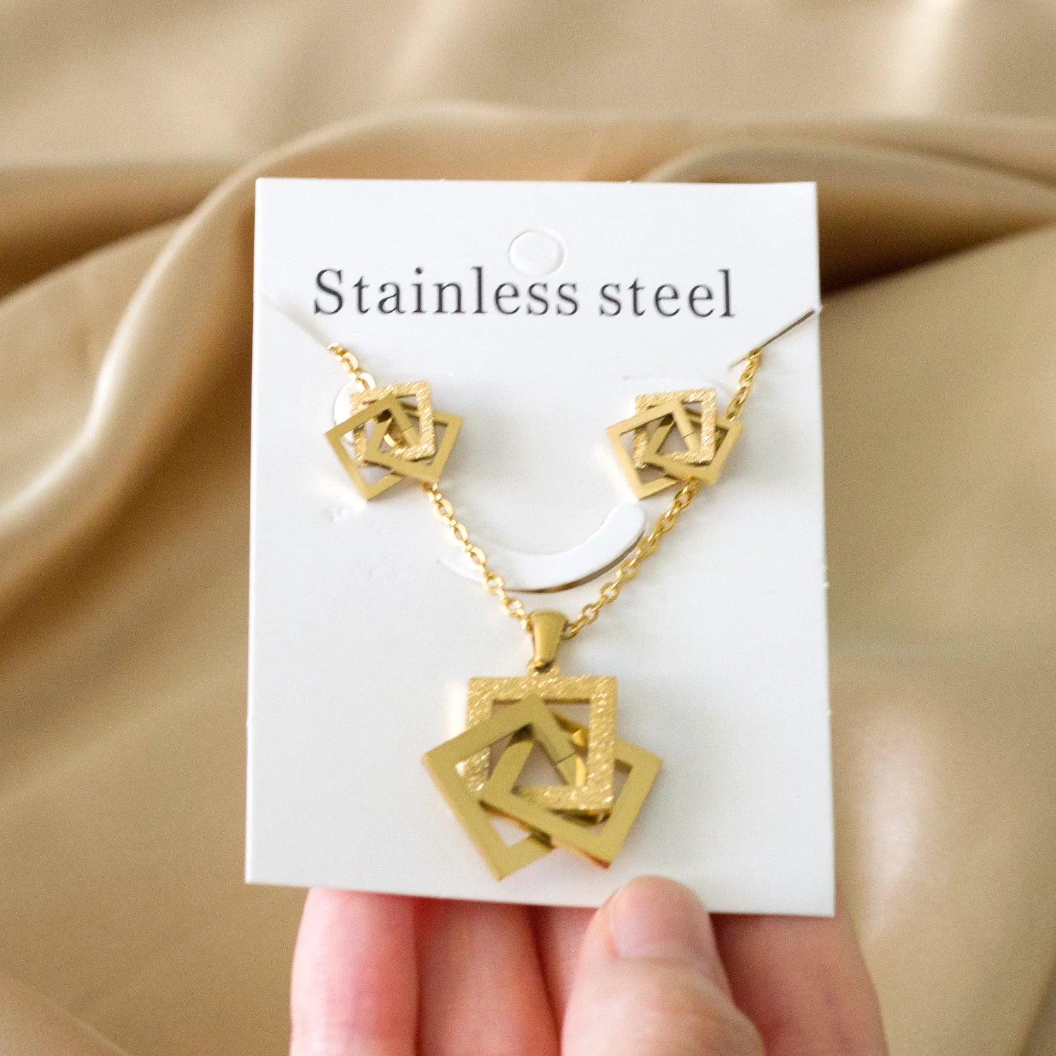 Classy Stainless Steel - ensemble collier et boucles d'oreilles en acier inoxydable