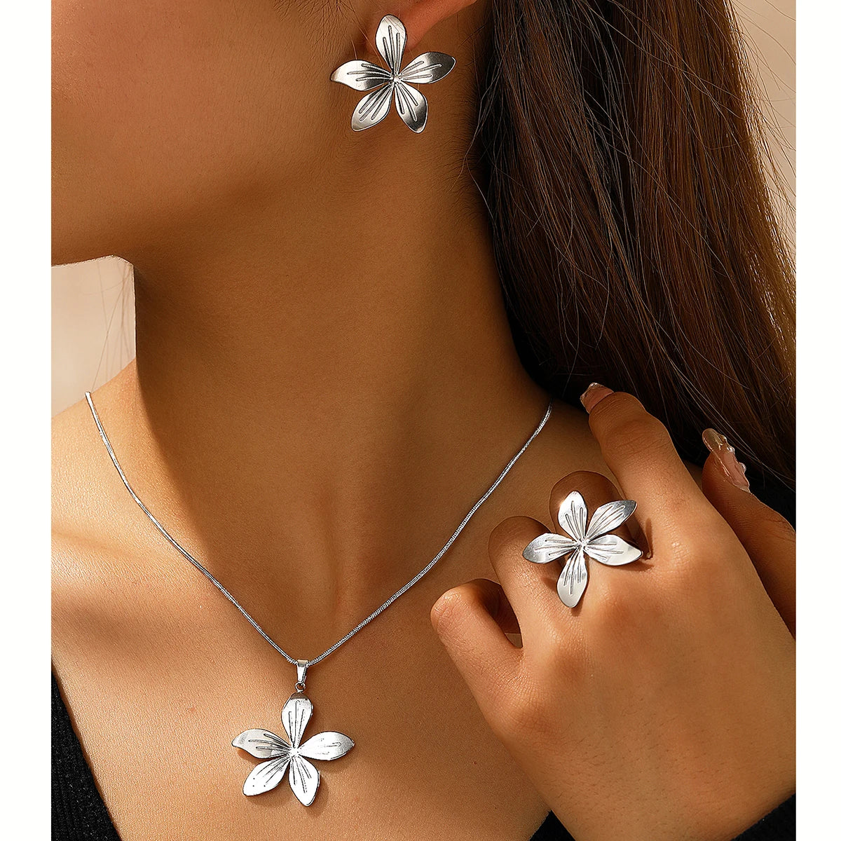 More n more Flowers Stainless Steel - ensemble collier et boucles d’oreilles en acier inoxydable