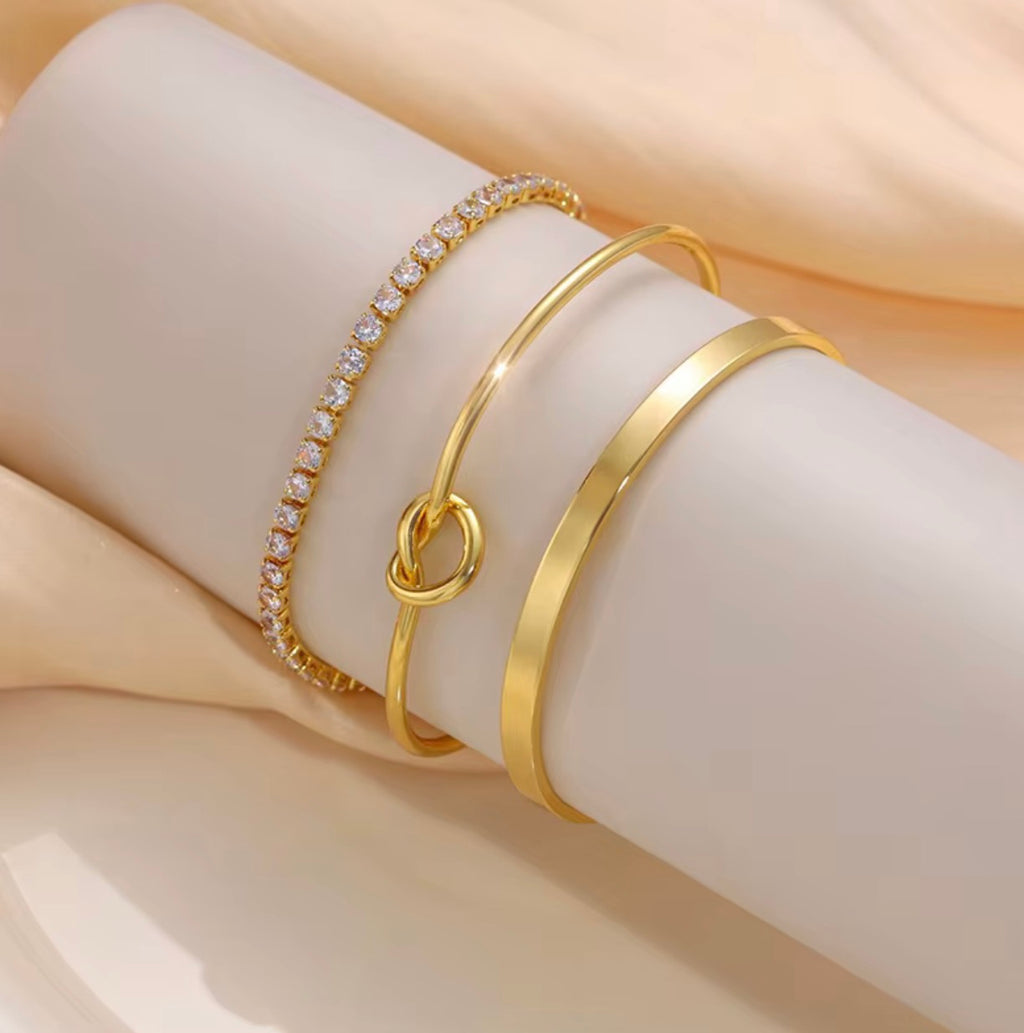 So Chic - 3pcs Stainless Steel Gold Plated Bracelets / 3pieces bracelets en acier inoxydable plaqué or