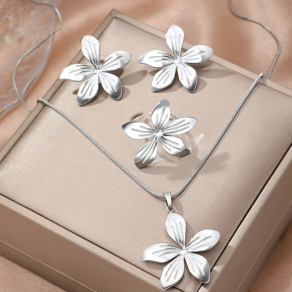 More n more Flowers Stainless Steel - ensemble collier et boucles d’oreilles en acier inoxydable