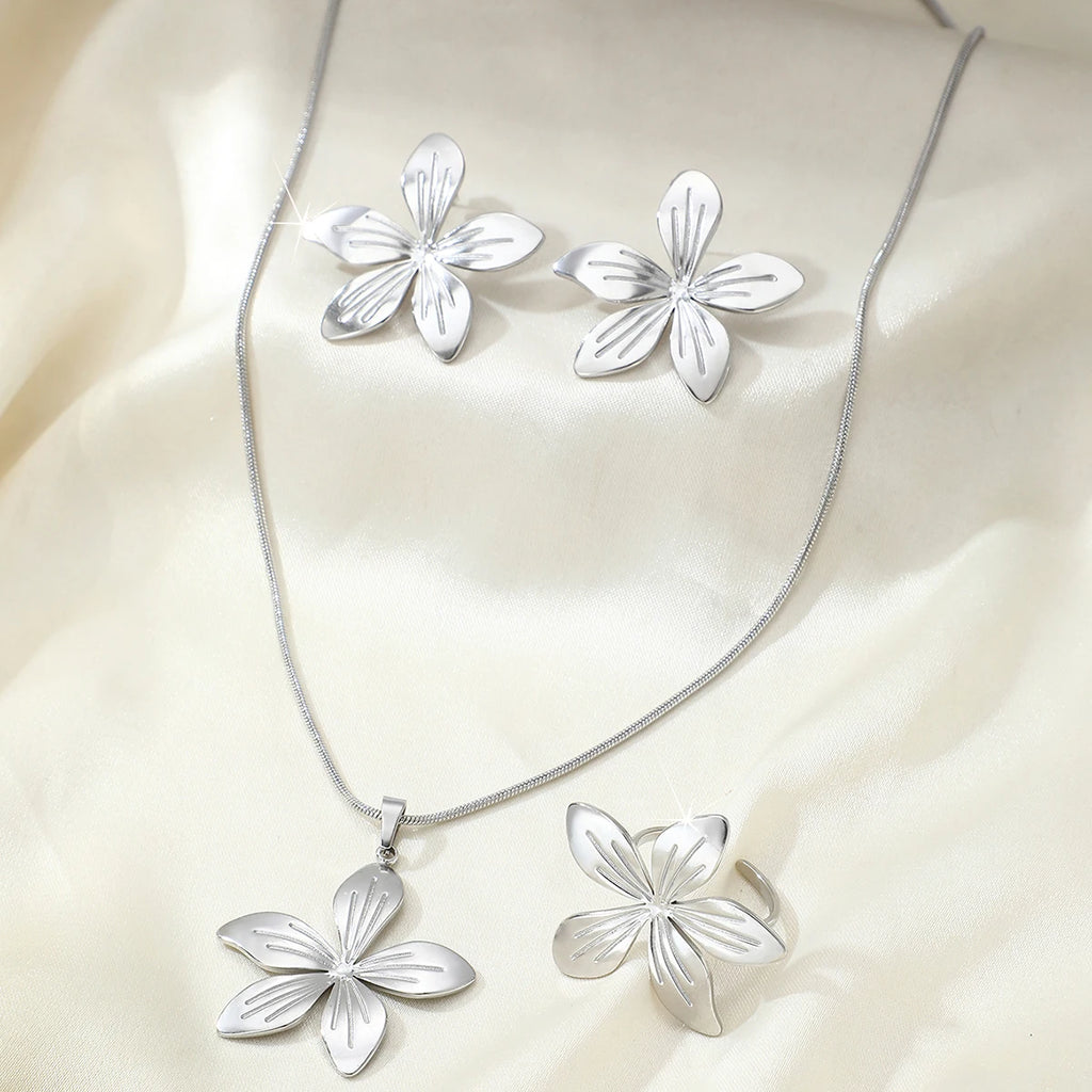 More n more Flowers Stainless Steel - ensemble collier et boucles d’oreilles en acier inoxydable